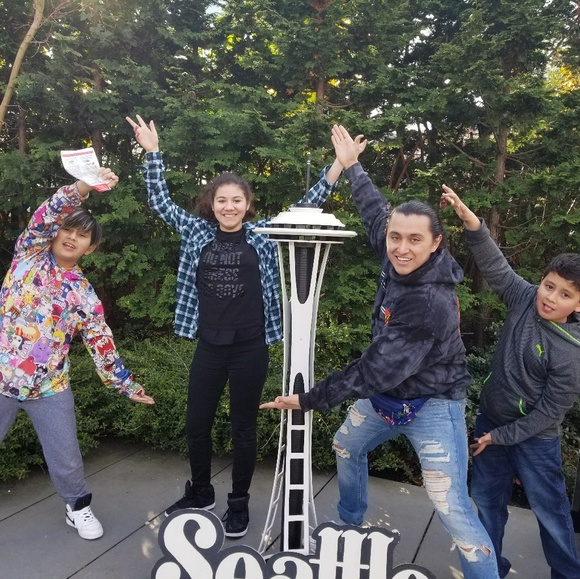 Meet your Posher, Cynthia - Picture 3 of 6